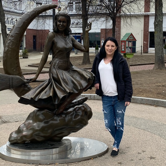 Meet your Posher, Courtney - Picture 2 of 6